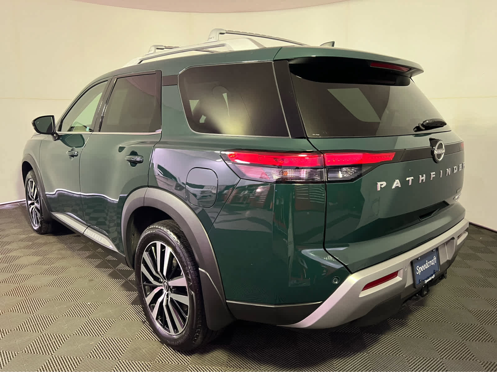 Certified 2024 Nissan Pathfinder Platinum w/ Cargo Package AWD/4WD image 5