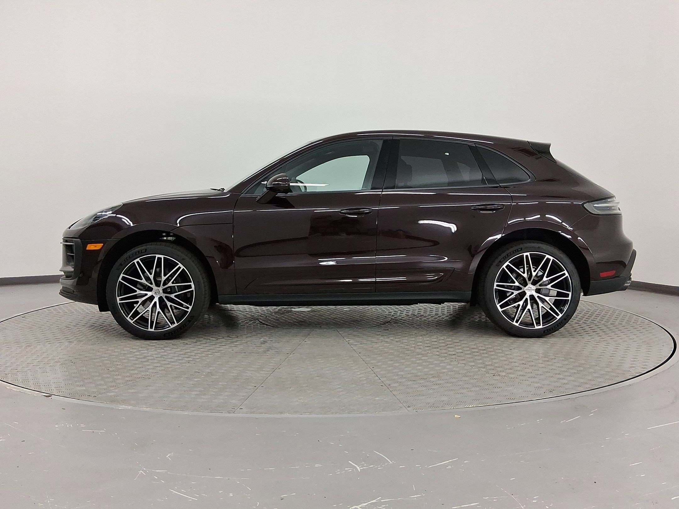 Used 2025 Porsche Macan image 2