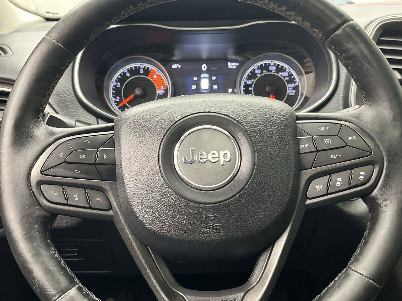 Used 2019 Jeep Cherokee Trailhawk AWD/4WD image 14