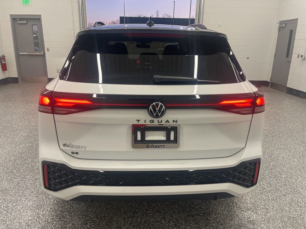 New 2026 Volkswagen Tiguan SE R-Line FWD image 4