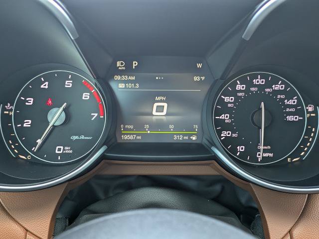 Used 2019 Alfa Romeo Giulia Ti w/ TI Performance Package RWD image 27