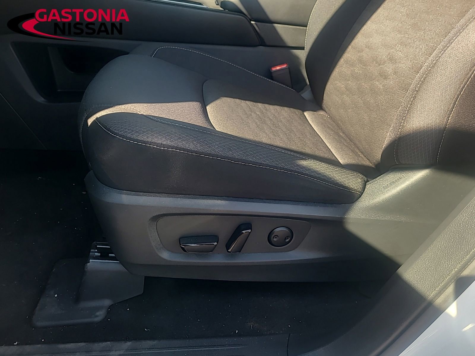 Used 2024 Nissan Pathfinder SV image 32