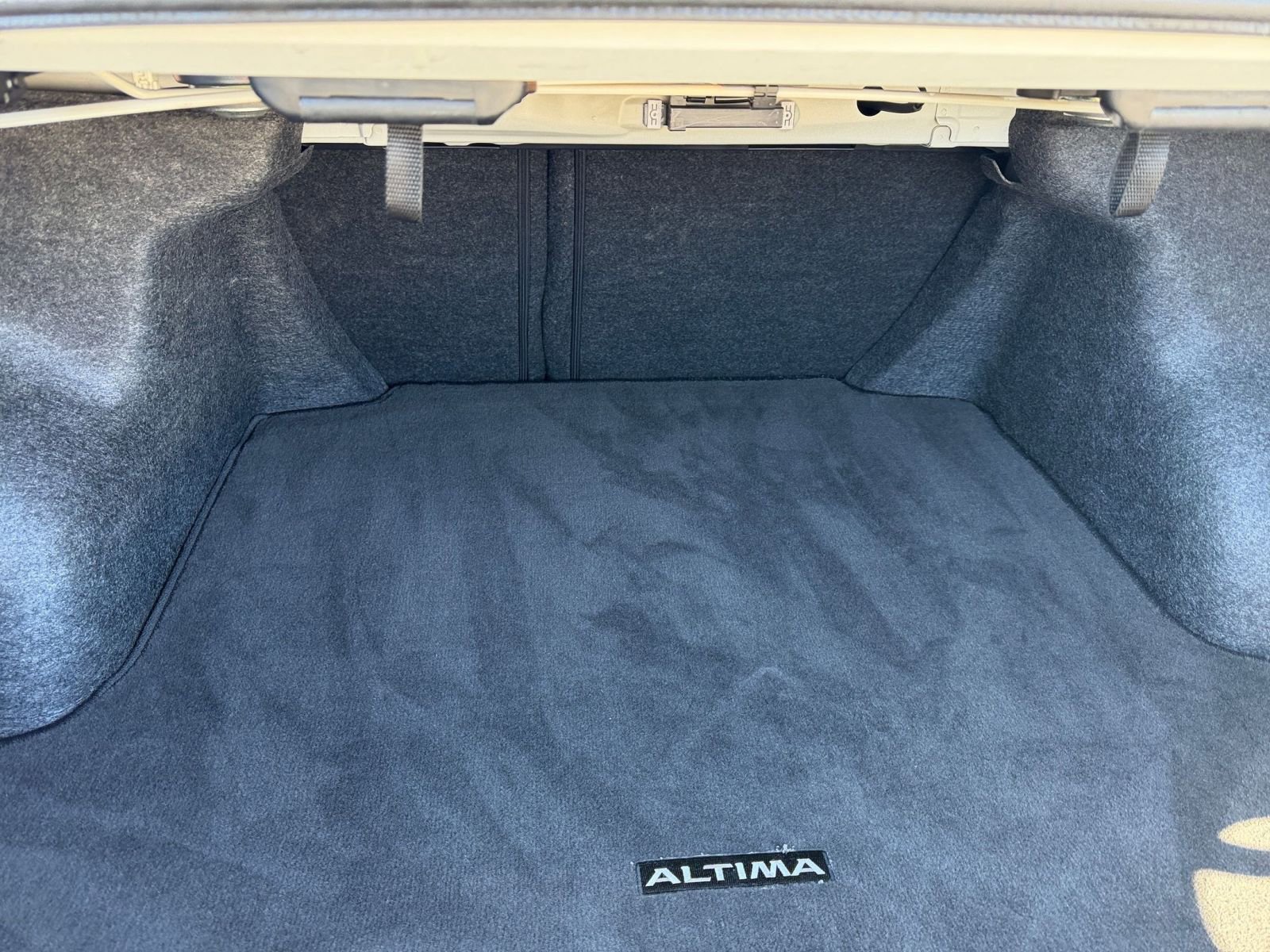 Used 2025 Nissan Altima 2.5 SV image 30