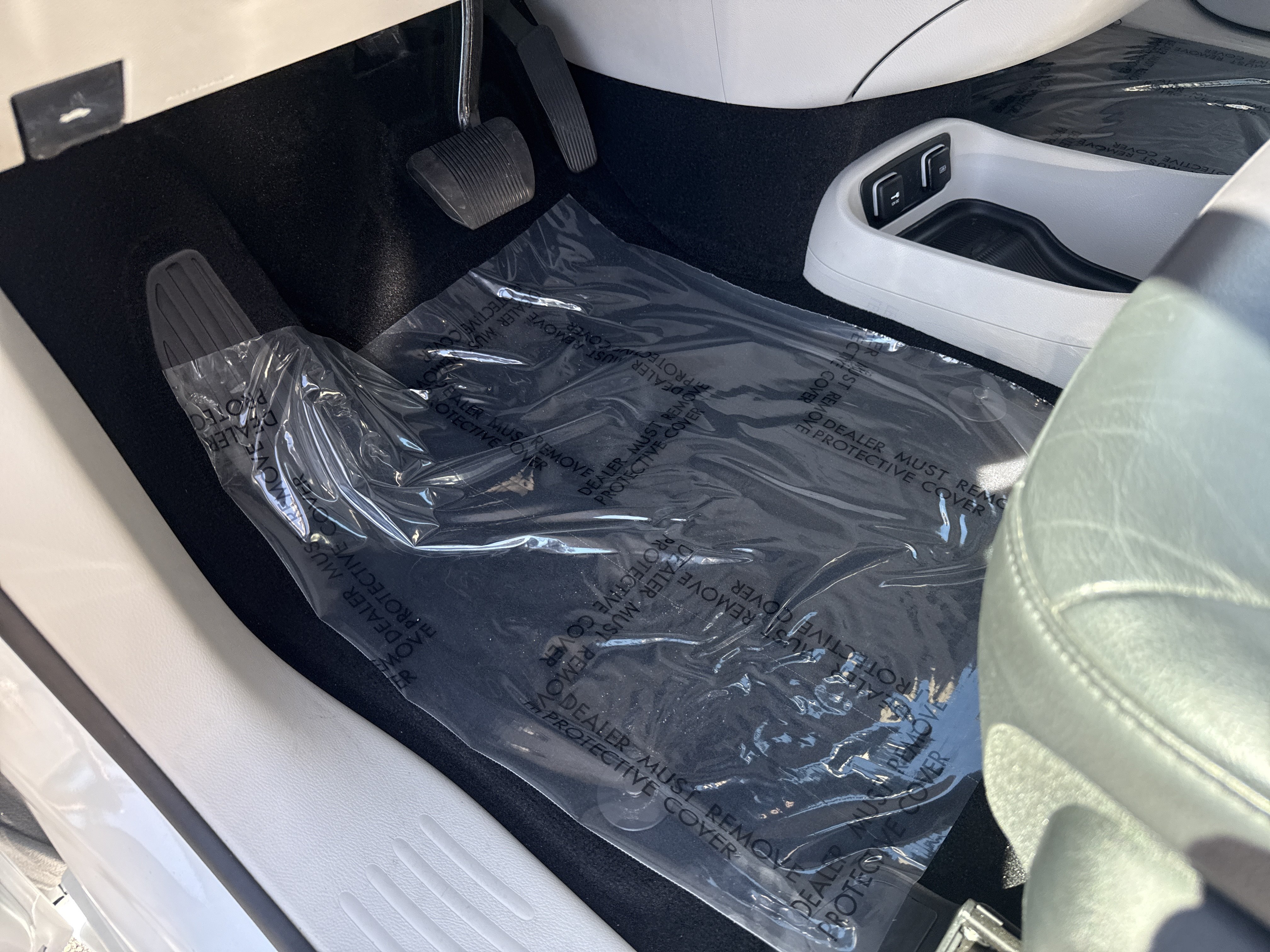 Used 2019 Chrysler Pacifica Touring-L Plus w/ Tire & Wheel Group FWD image 16