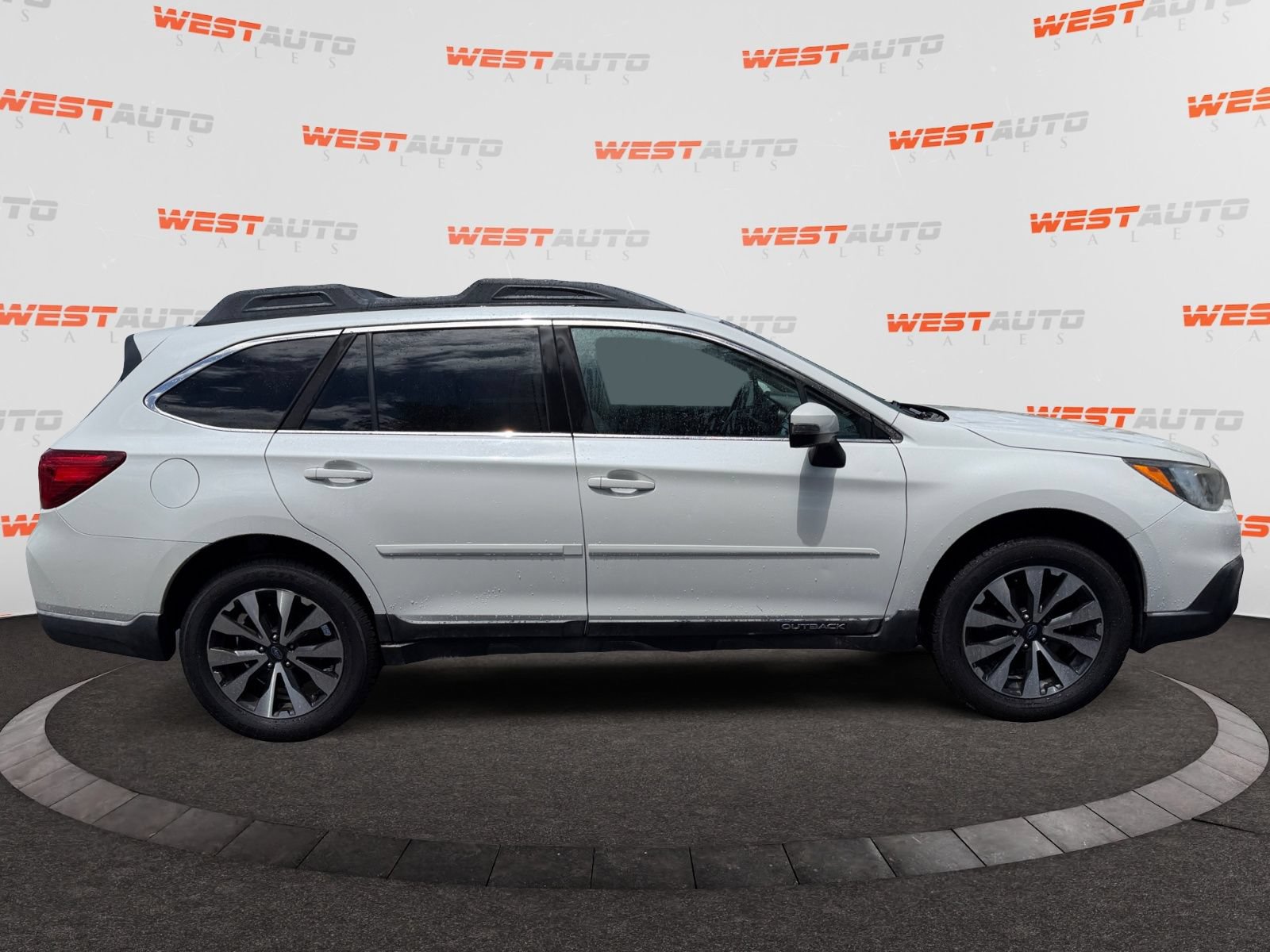 Used 2017 Subaru Outback 2.5i Limited AWD/4WD image 6