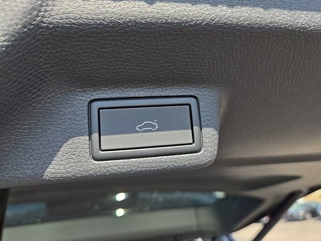 New 2025 Volkswagen ID. Buzz 1st Edition RWD image 26