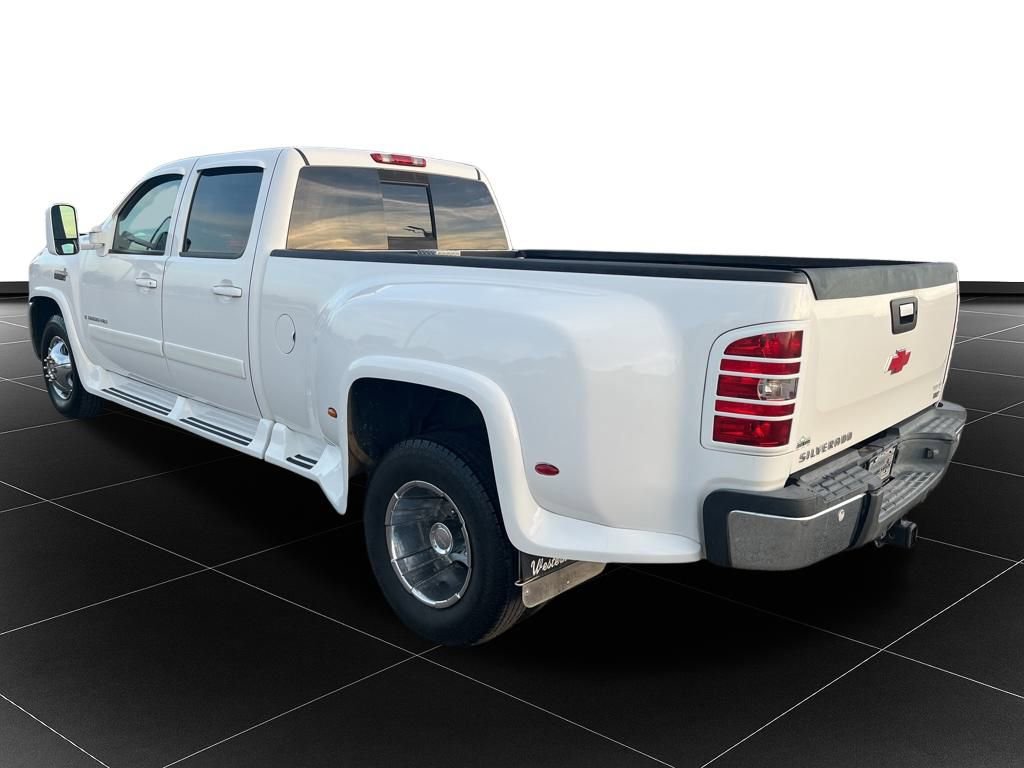 Used 2008 Chevrolet Silverado 3500 LTZ w/ EZ-Lift Tailgate Package image 3