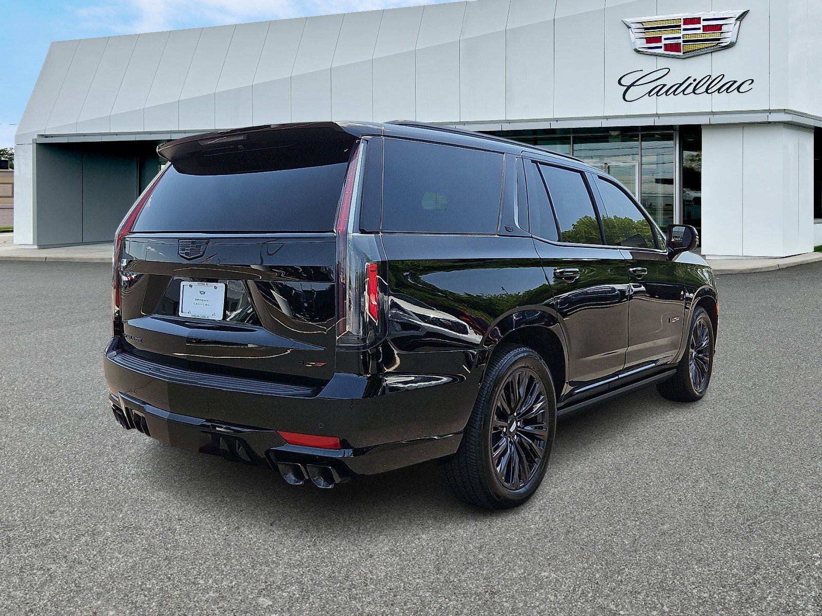 Certified 2024 Cadillac Escalade V w/ LPO, ONYX Package AWD/4WD image 5
