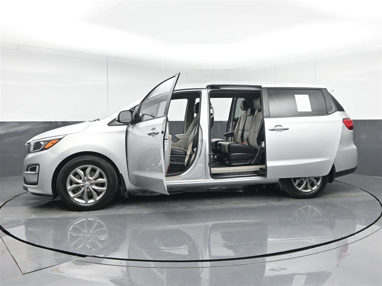 Used 2019 Kia Sedona EX image 40