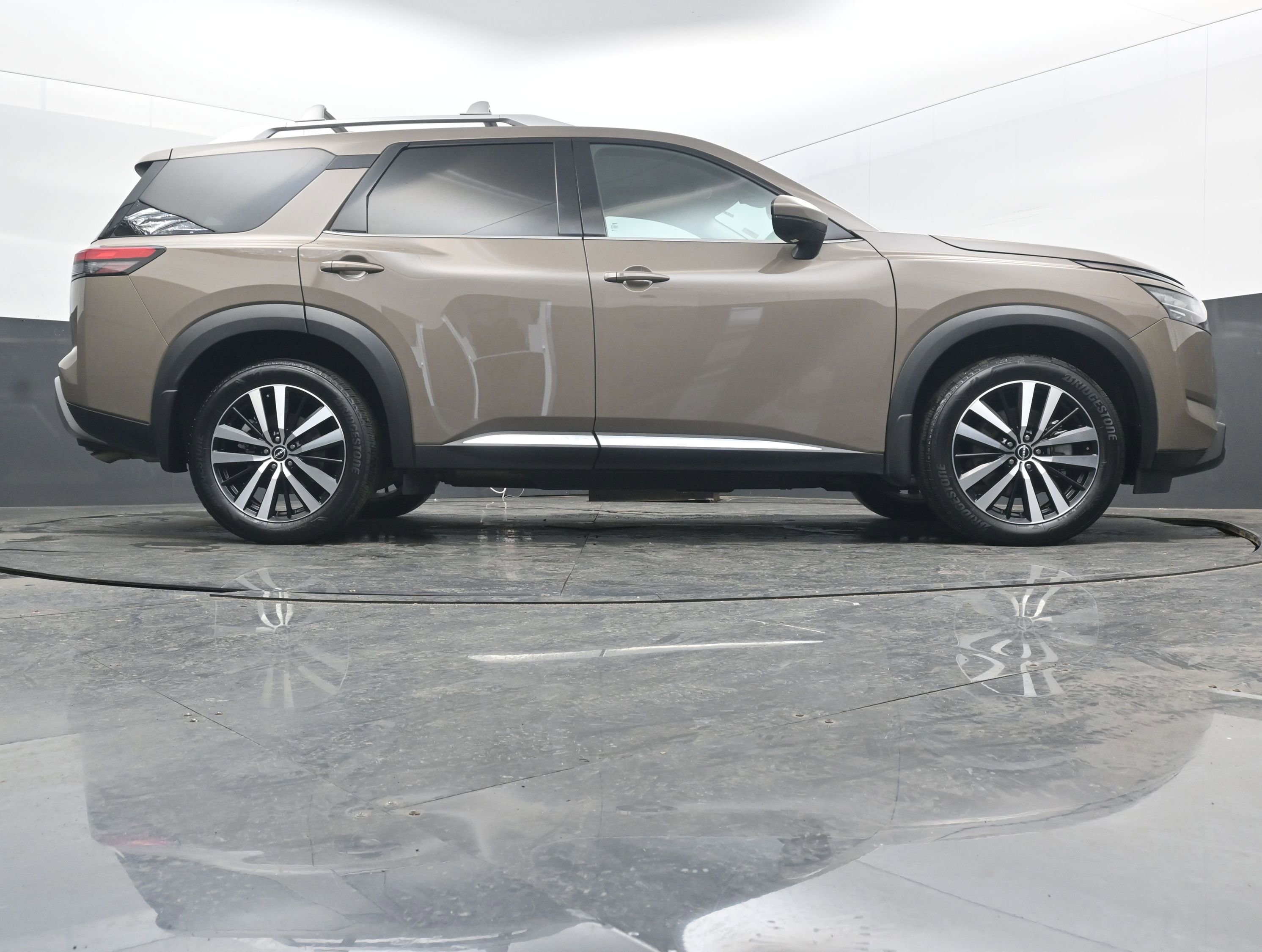 Certified 2024 Nissan Pathfinder Platinum w/ Cargo Package image 30