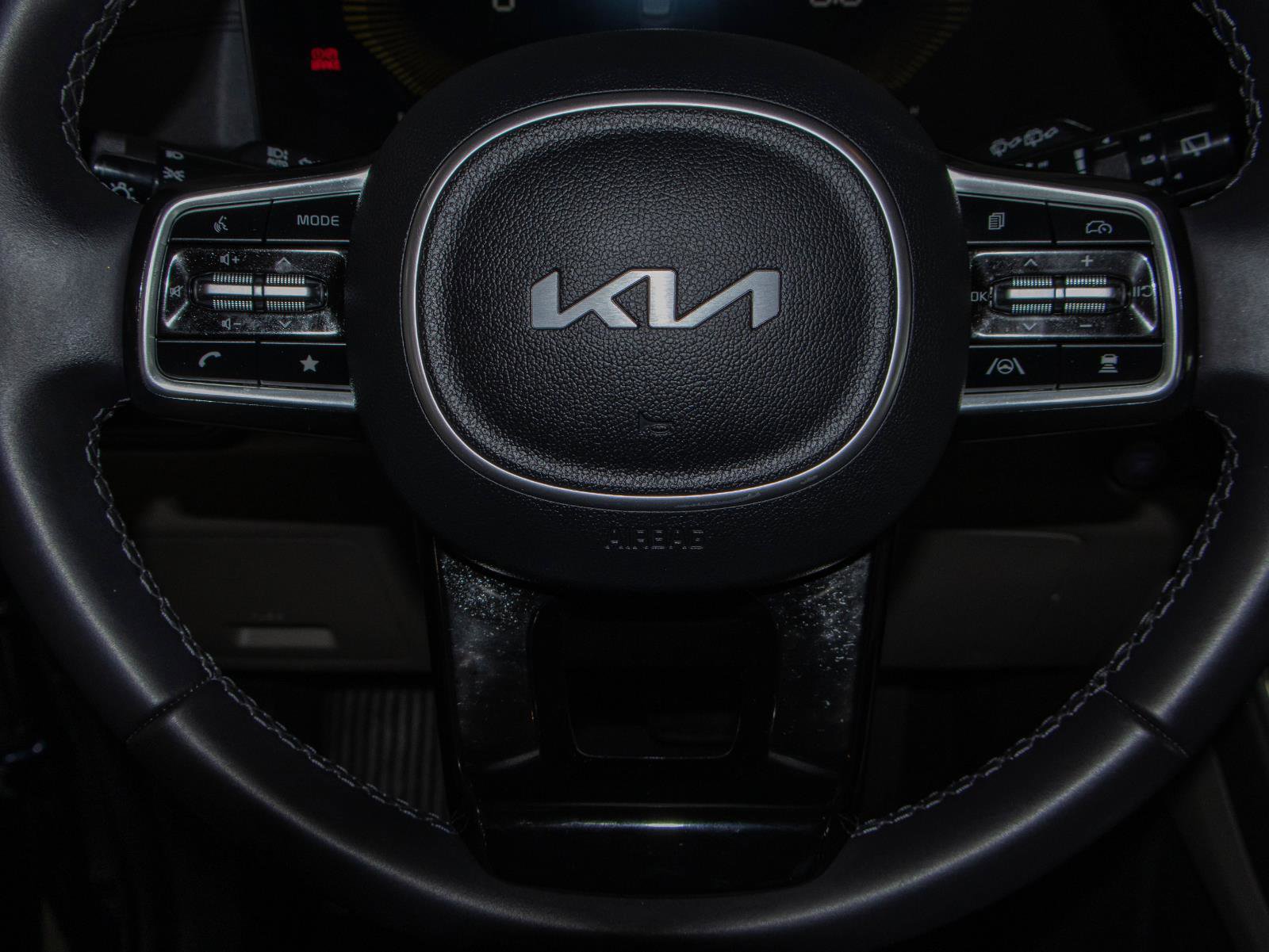 Used 2026 Kia Carnival EX image 12