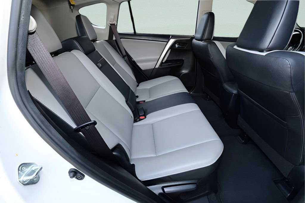 Used 2016 Toyota RAV4 Limited image 15