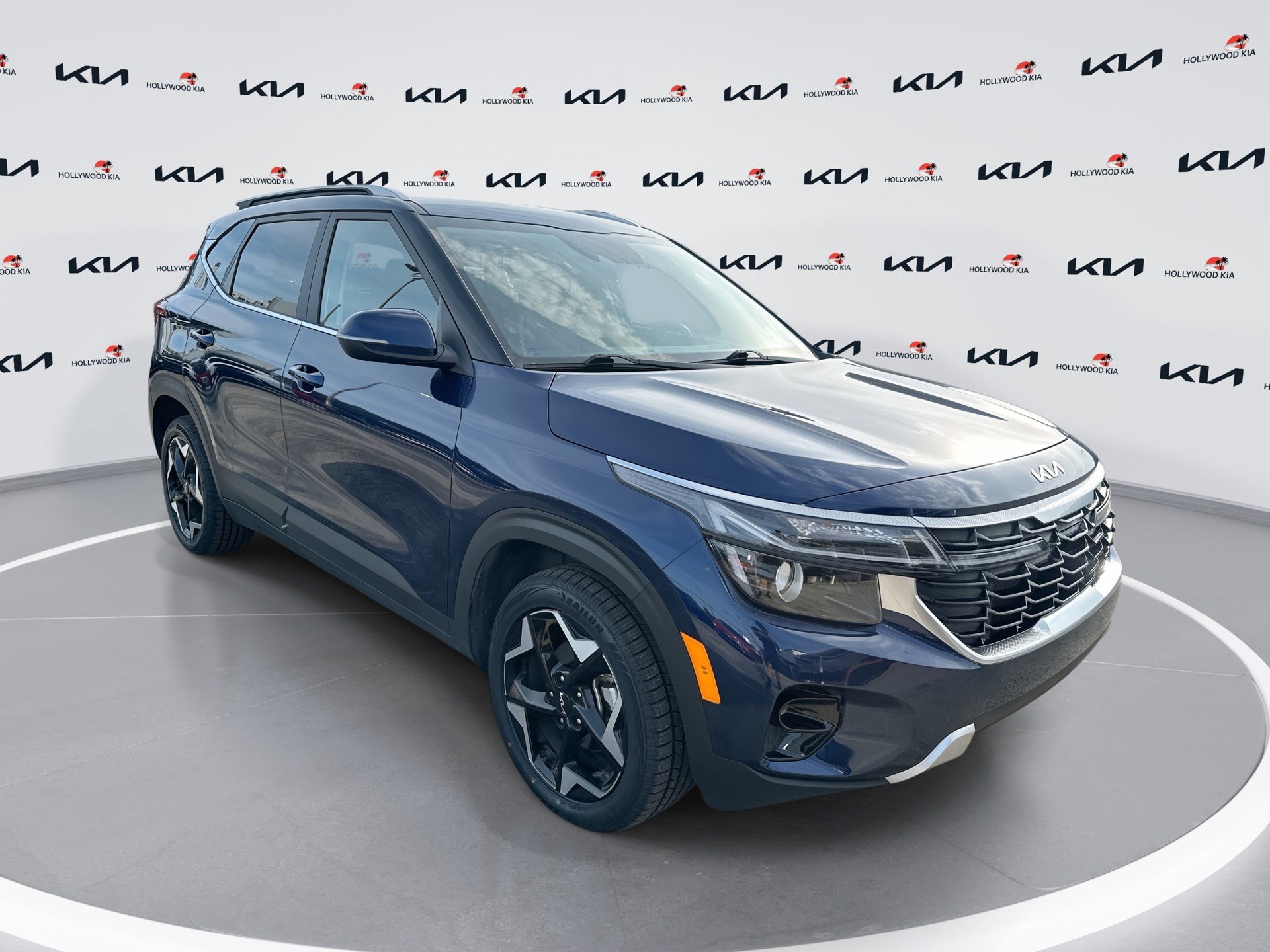 Certified 2024 Kia Seltos EX FWD image 1