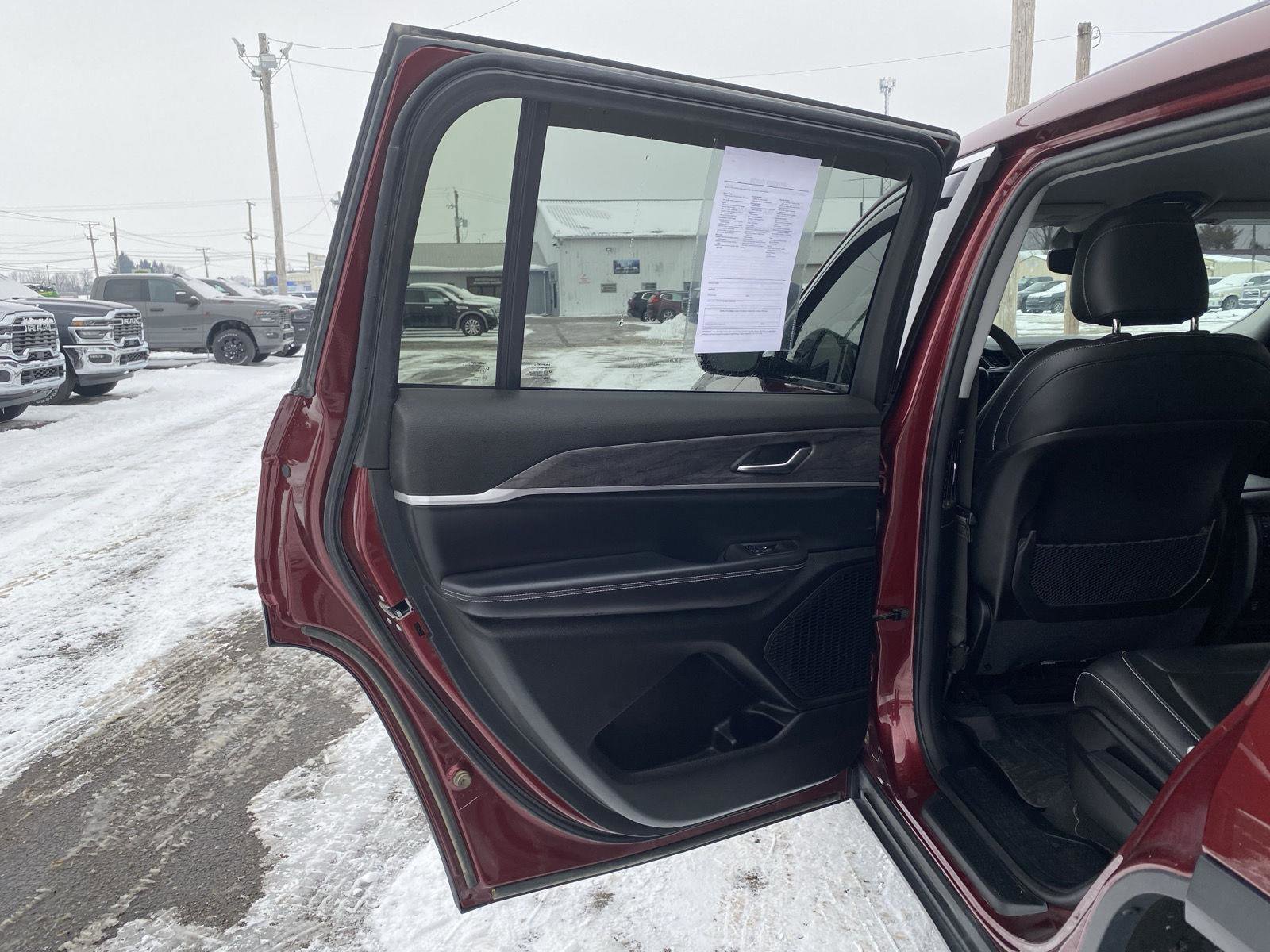 Used 2023 Jeep Grand Cherokee L Limited image 21