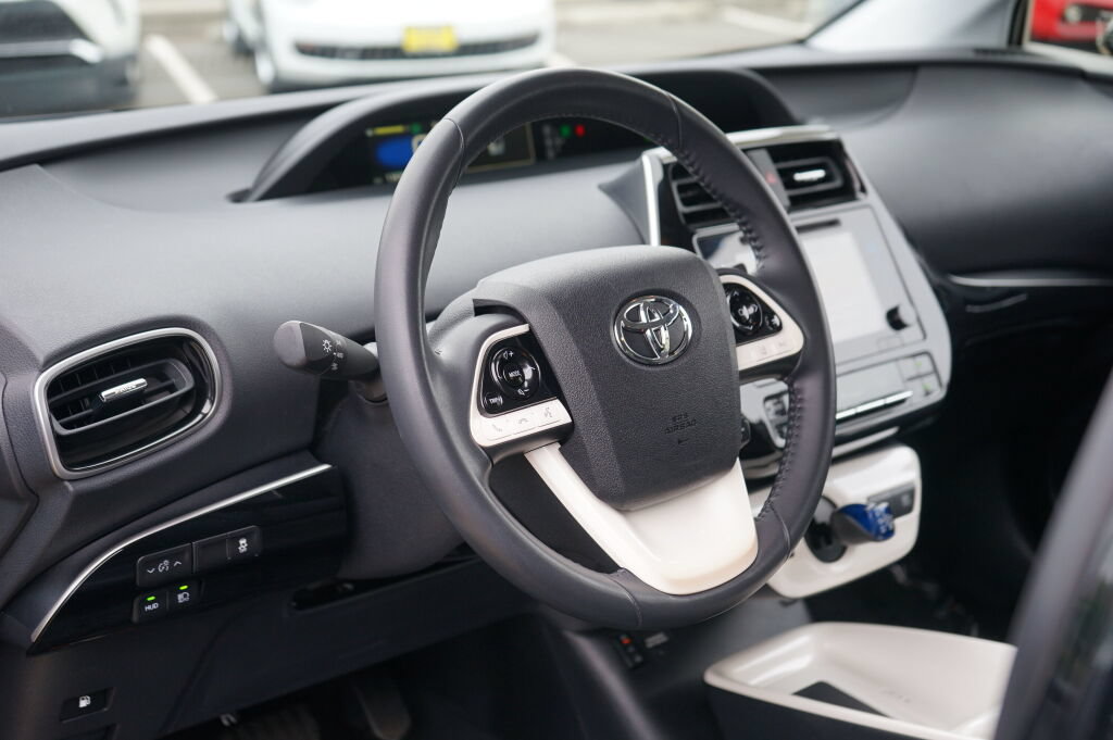 Used 2016 Toyota Prius Four w/ Advanced Technology Package FWD image 15