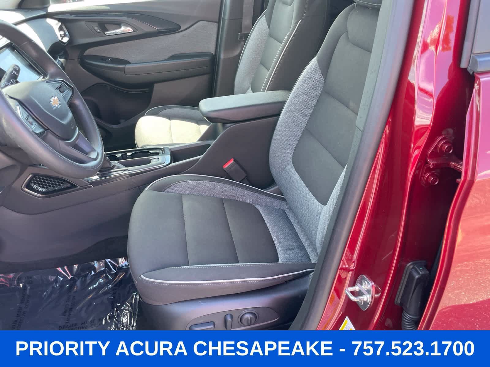 Used 2023 Chevrolet TrailBlazer LT w/ Convenience Package AWD/4WD image 9