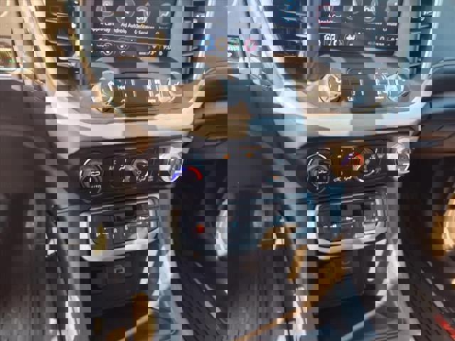 Used 2023 GMC Acadia SLE w/ Elevation Edition image 13