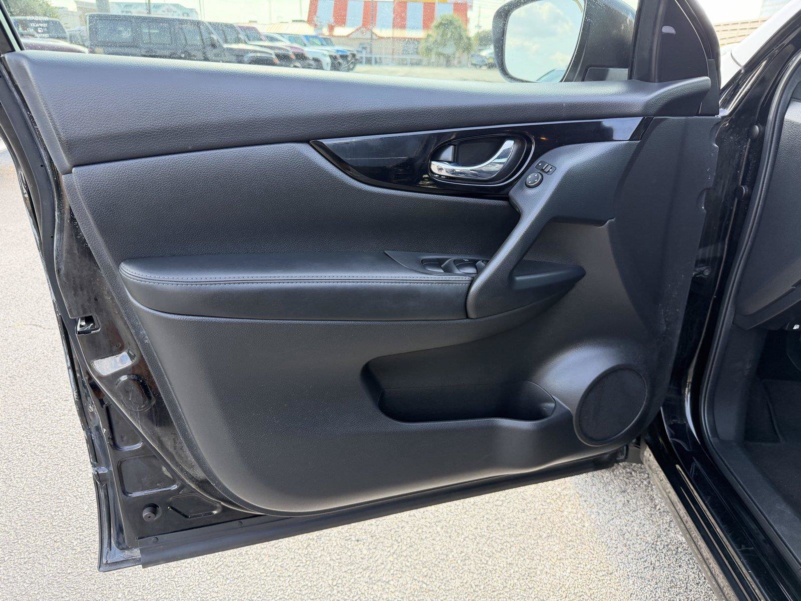 Used 2022 Nissan Rogue Sport SL AWD/4WD image 12