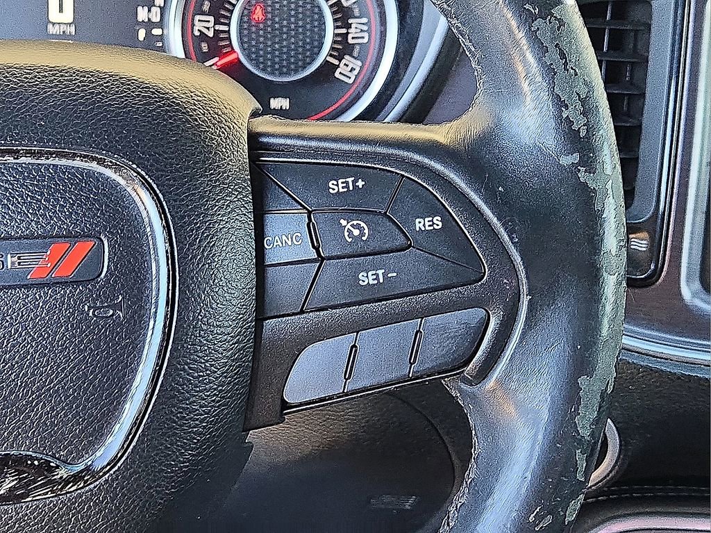 Used 2015 Dodge Challenger SXT image 22