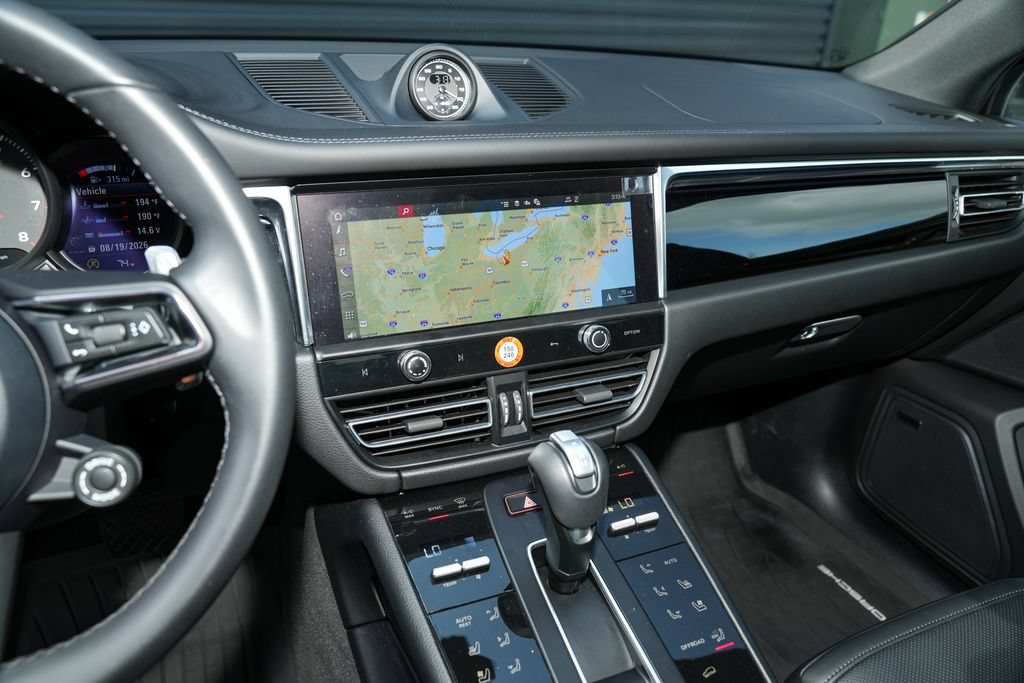 Certified 2026 Porsche Macan AWD/4WD image 27