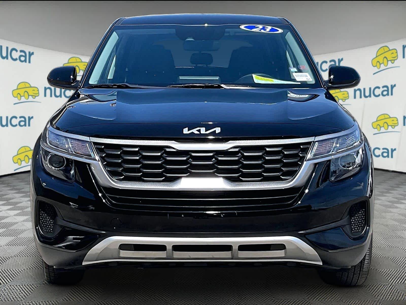 Used 2023 Kia Seltos LX AWD/4WD image 2