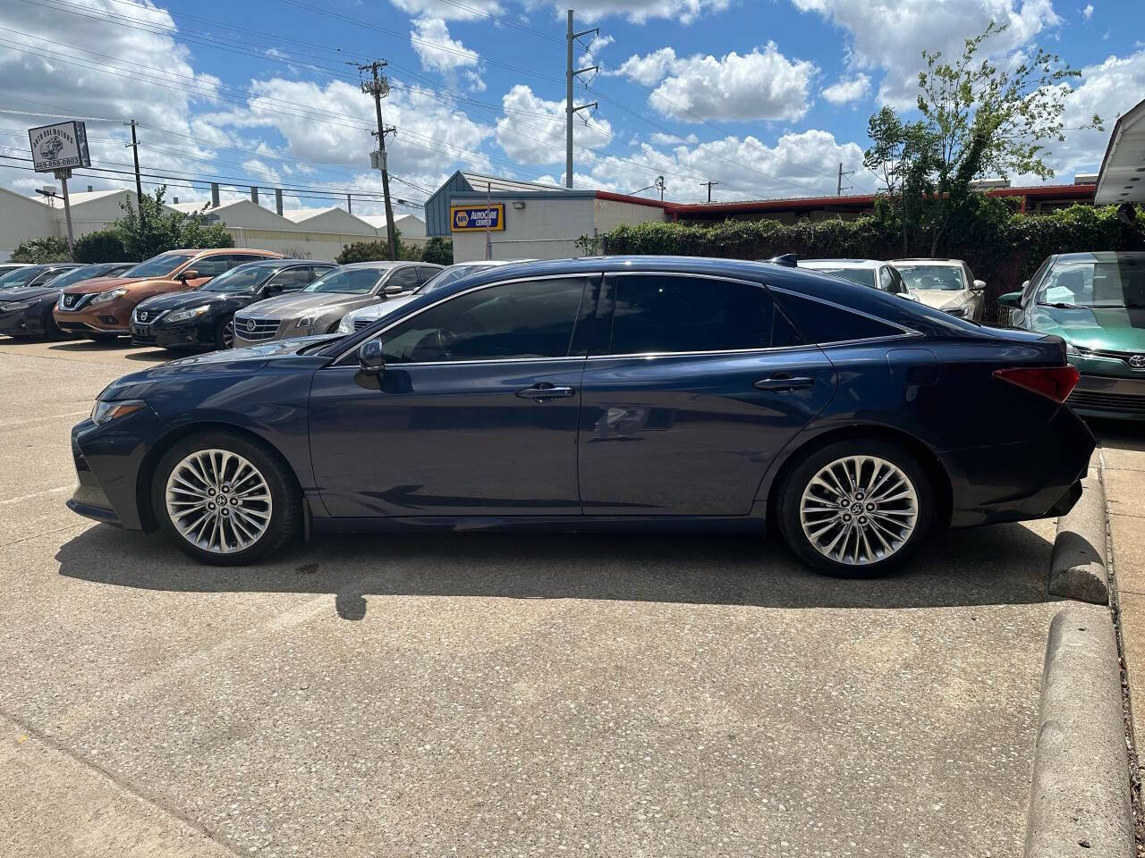 Used 2019 Toyota Avalon Limited w/ Advanced Safety Package FWD image 9