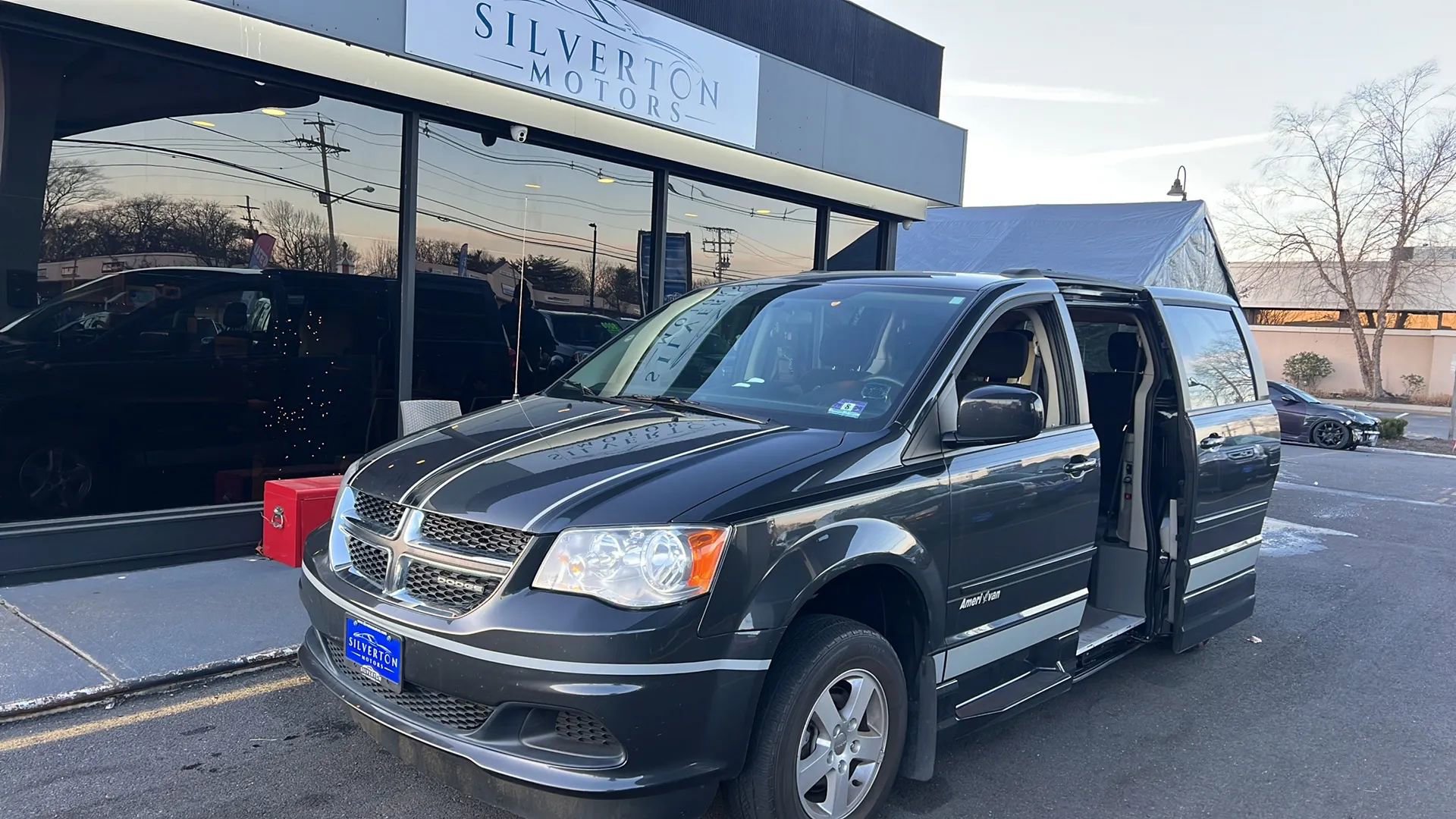 Used 2011 Dodge Grand Caravan Mainstreet w/ PWR Convenience Group FWD image 1