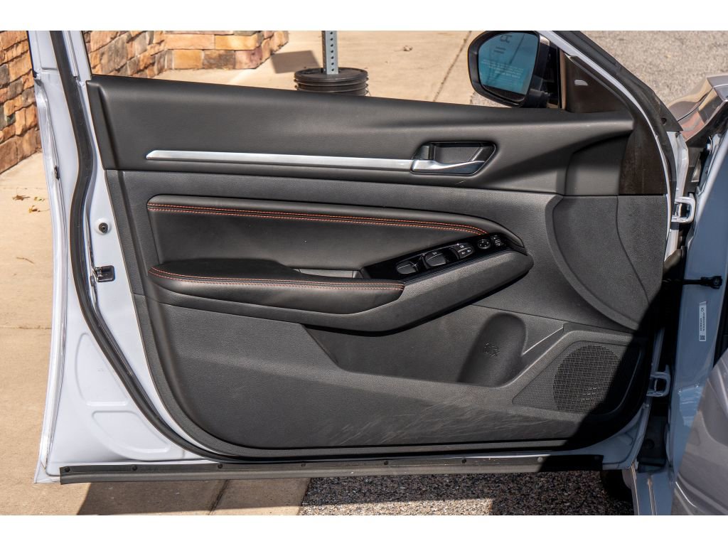 Used 2023 Nissan Altima 2.5 SR image 9