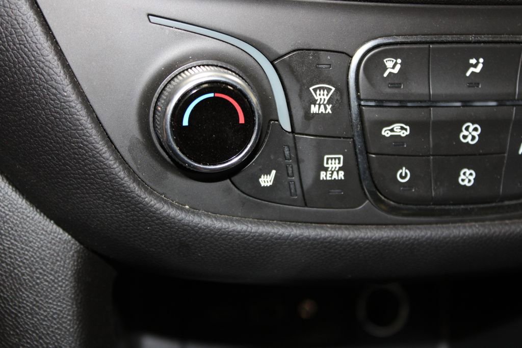 Used 2023 Chevrolet Equinox LT image 39