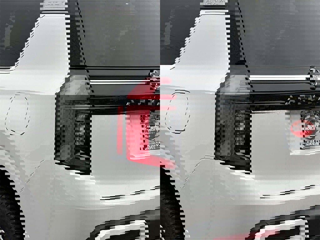 New 2025 Nissan Armada SL w/ Captain's Chari Seat Package image 9