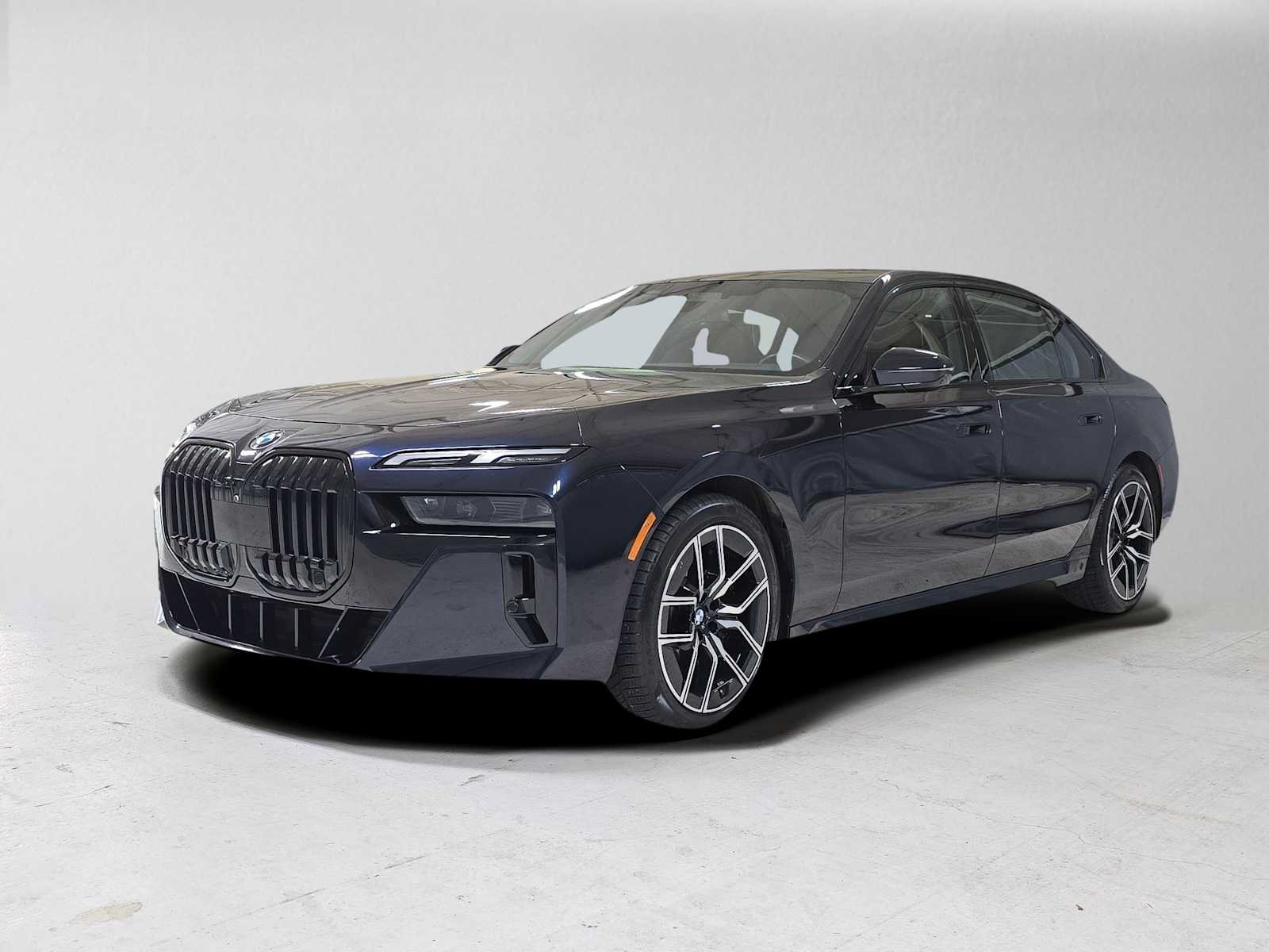 Used 2023 BMW 760i xDrive AWD/4WD image 7