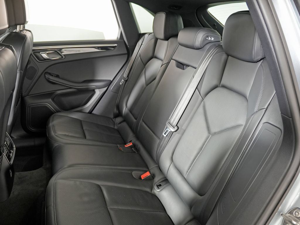 Certified 2023 Porsche Macan Turbo AWD/4WD image 38