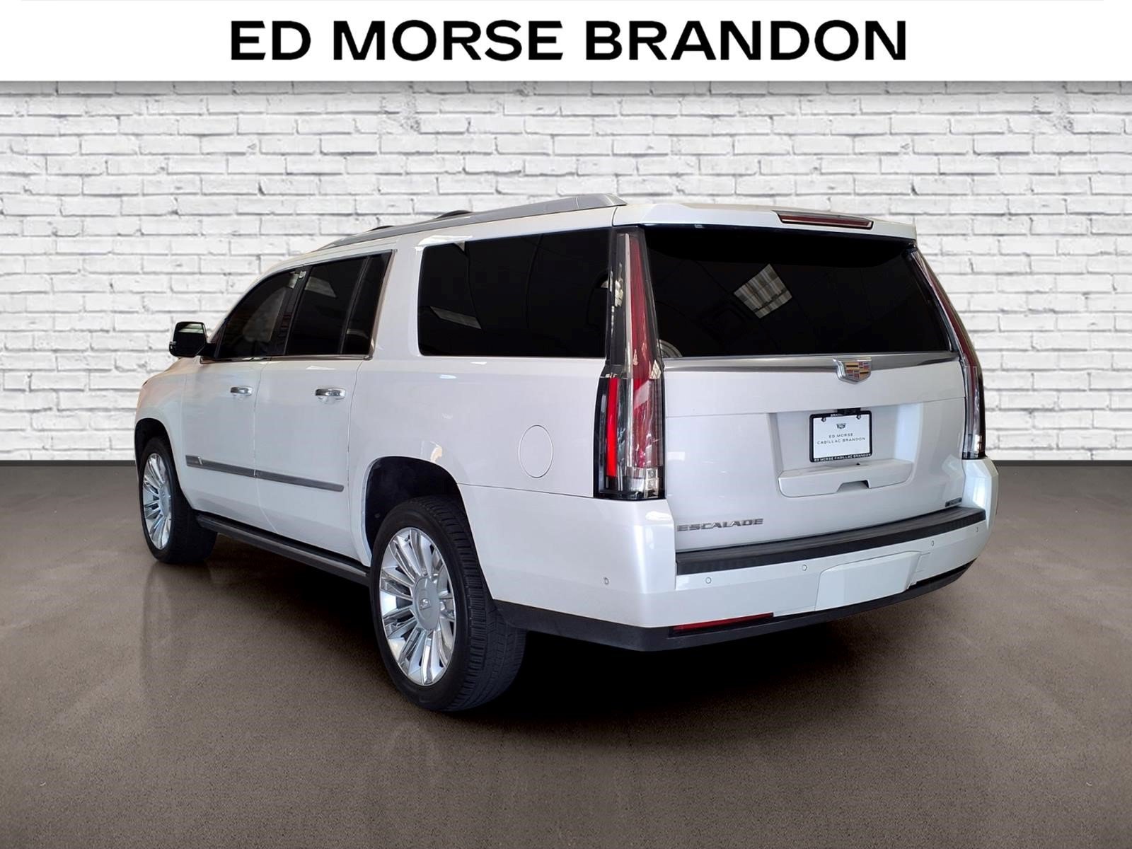 Used 2019 Cadillac Escalade ESV Platinum AWD/4WD image 3
