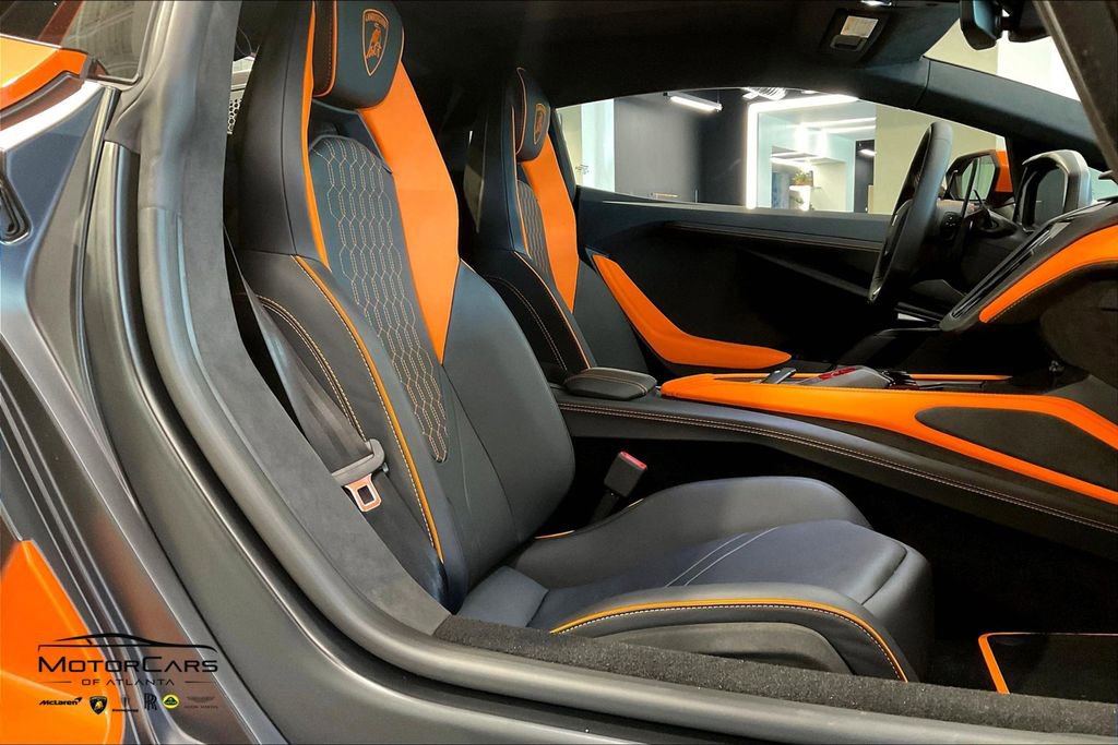 Used 2024 Lamborghini Revuelto image 8