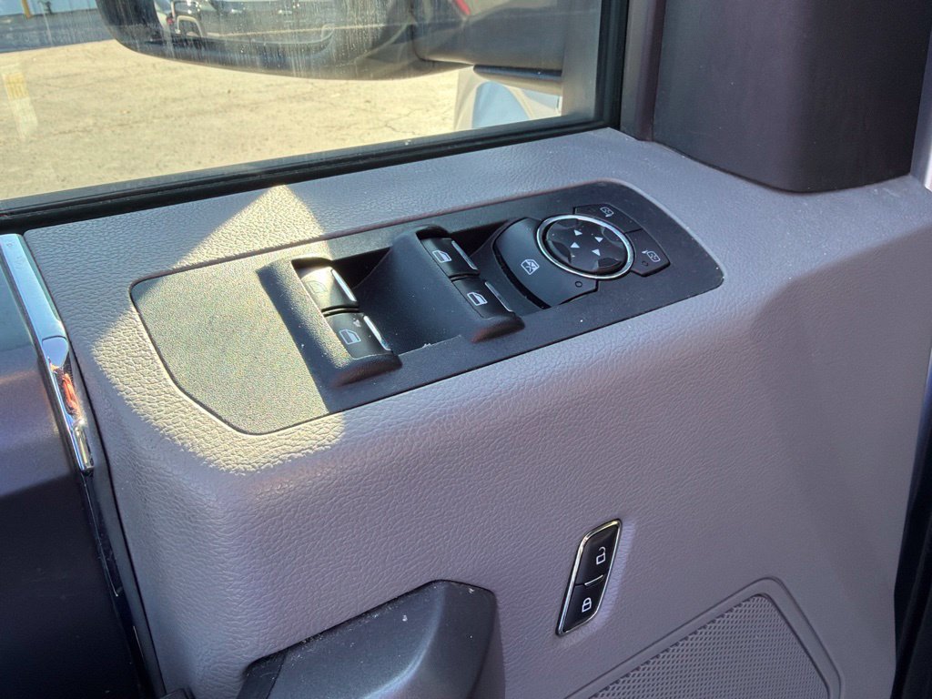 Used 2015 Ford F150 XLT w/ Equipment Group 302A Luxury AWD/4WD image 13