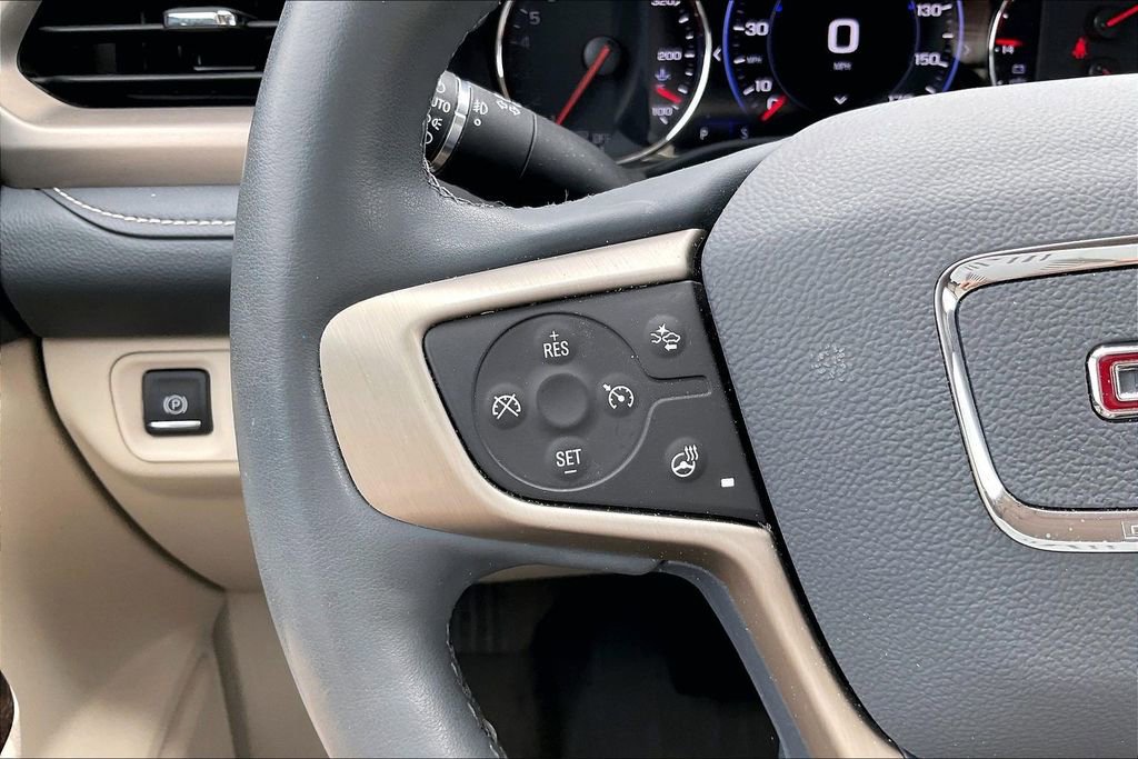 Used 2023 GMC Acadia Denali w/ Denali Technology Package FWD image 18
