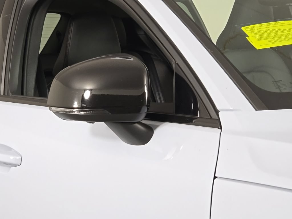 Certified 2026 Volvo XC40 B5 Plus AWD/4WD image 8