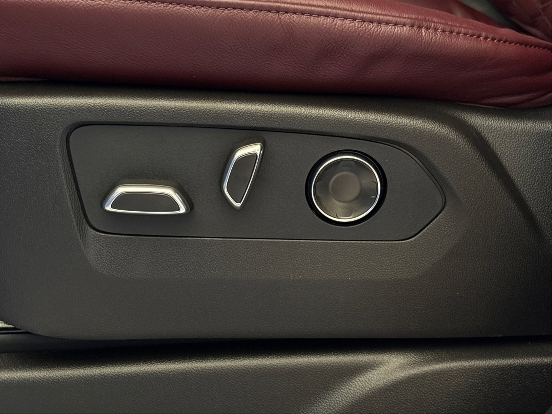 New 2026 Cadillac Escalade Luxury image 32