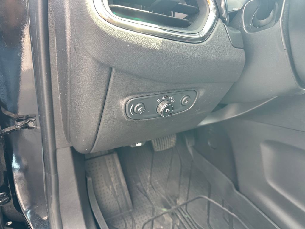 Used 2024 Chevrolet Equinox Premier w/ LPO, Floor Liner Package AWD/4WD image 16