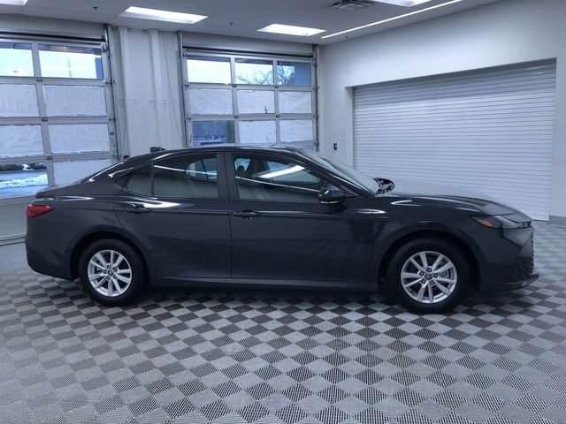 Used 2025 Toyota Camry SE image 34