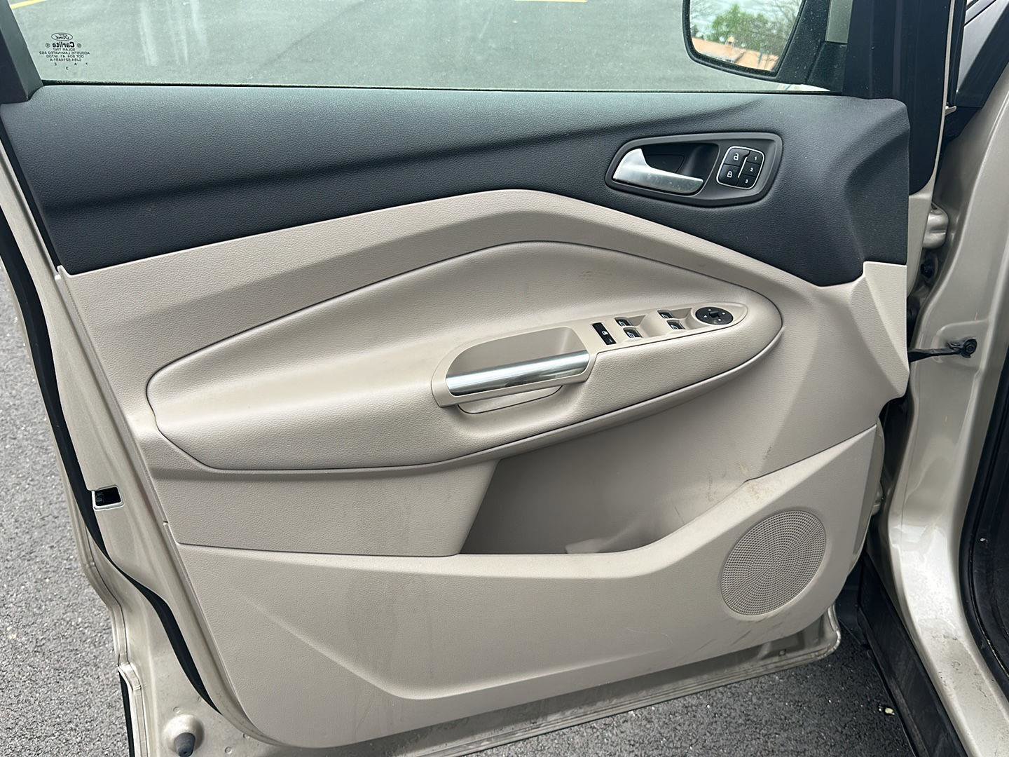 Used 2018 Ford Escape Titanium w/ Ford Safe & Smart Package image 9