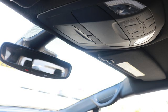 Used 2025 Chrysler Pacifica Select image 28