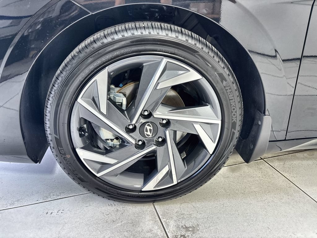 Certified 2025 Hyundai Elantra SEL FWD image 19