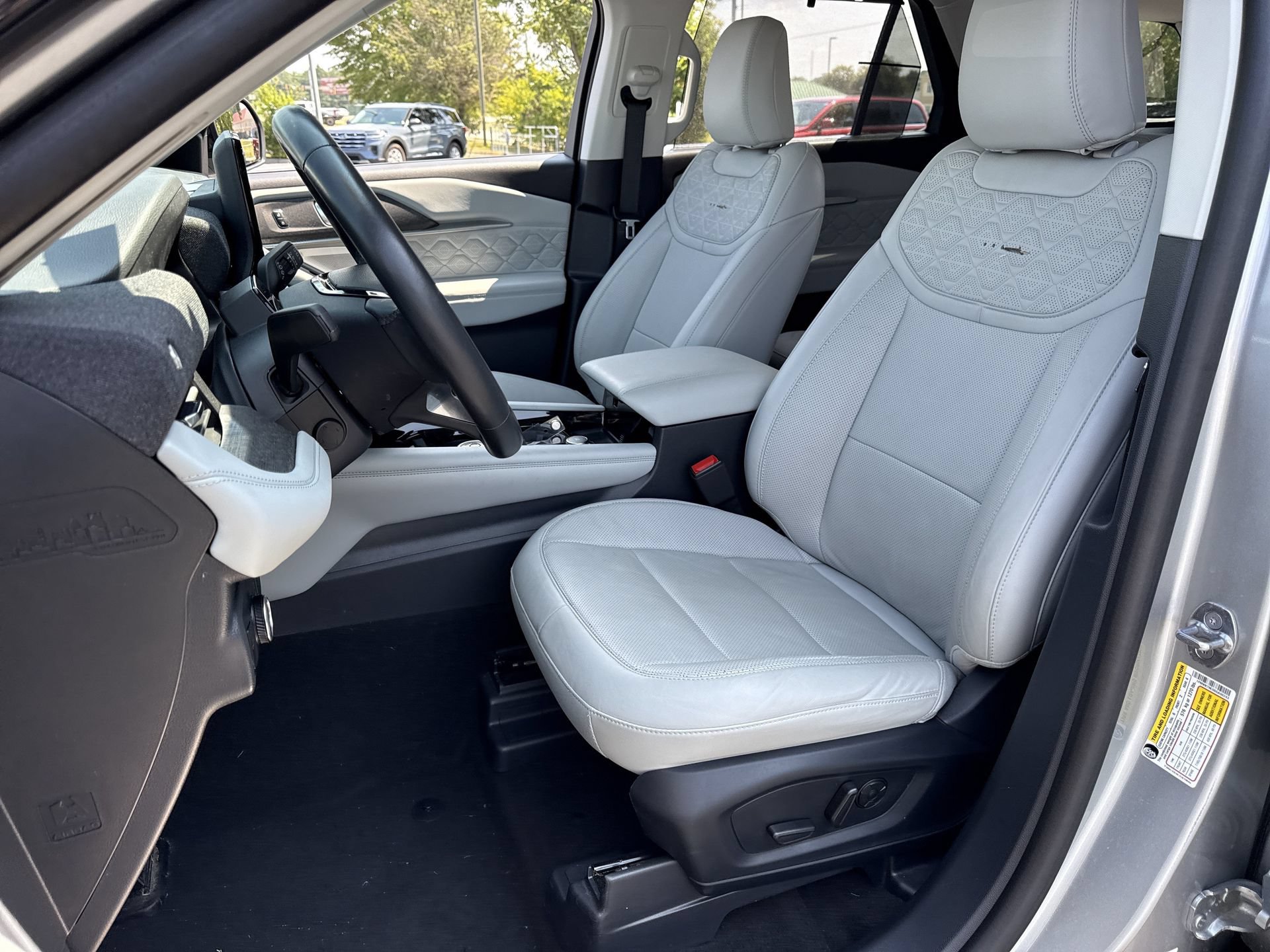 Certified 2025 Ford Explorer Platinum w/ Ultimate Package RWD image 15