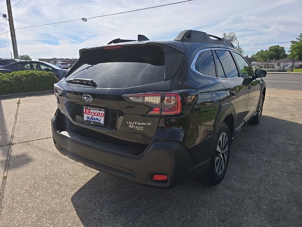 Used 2023 Subaru Outback Premium image 5