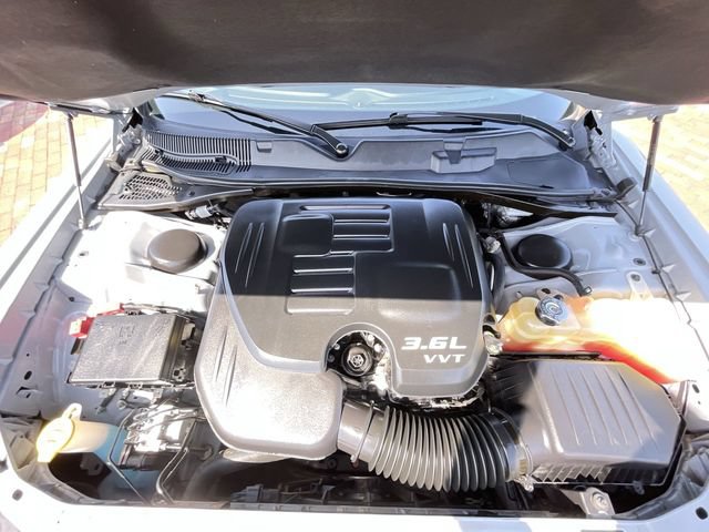 Used 2022 Dodge Challenger SXT w/ Driver Convenience Group RWD image 23