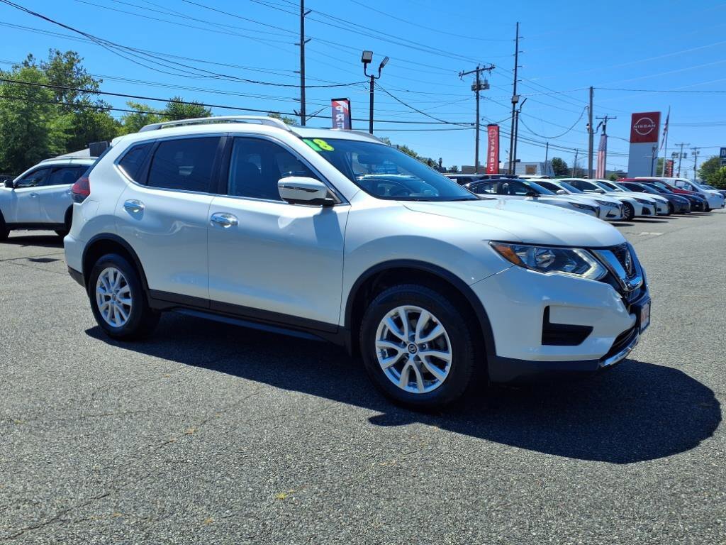 Used 2018 Nissan Rogue SV w/ Sun & Sound Touring Package AWD/4WD image 6