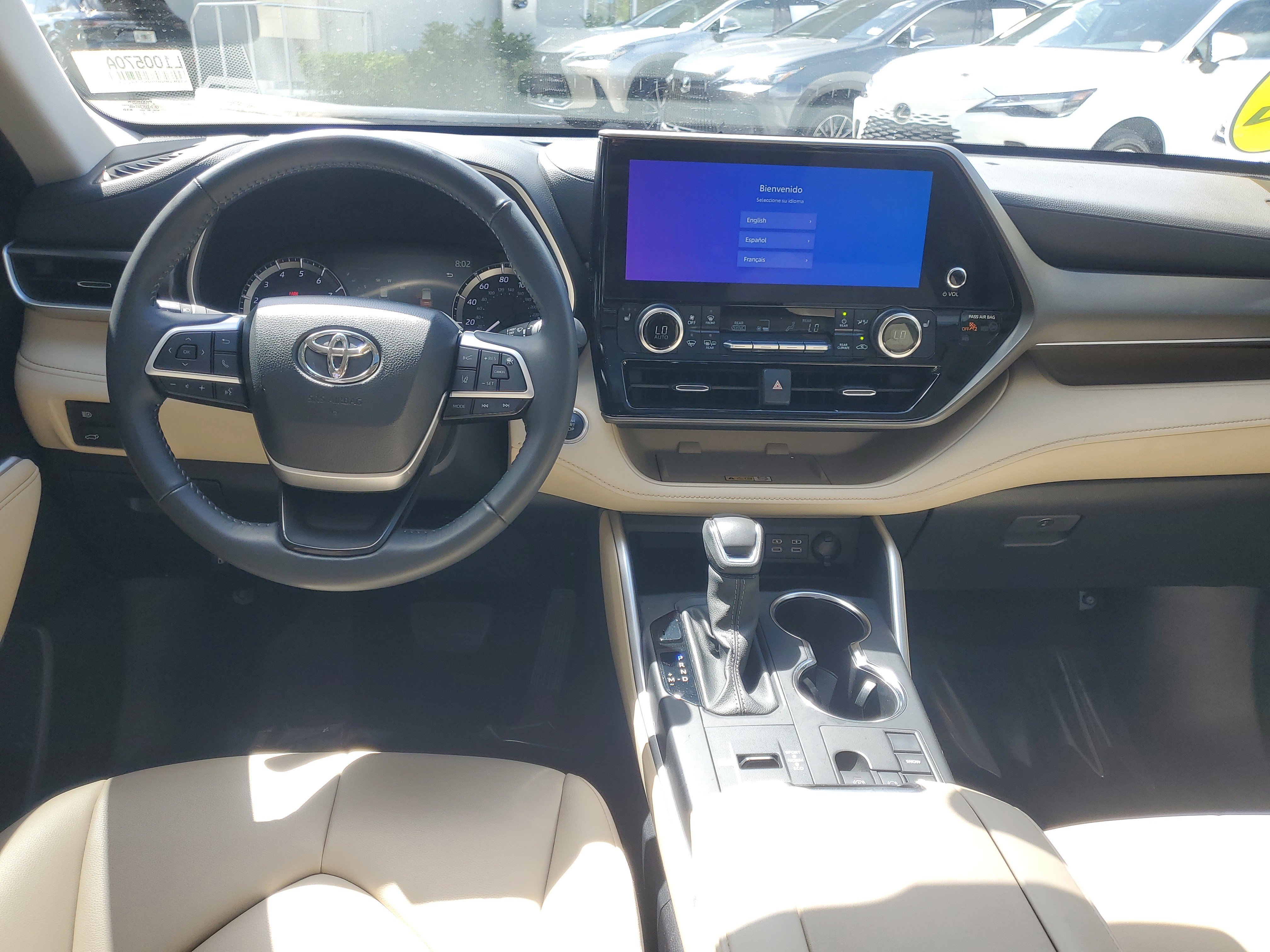 Used 2024 Toyota Highlander XLE image 11