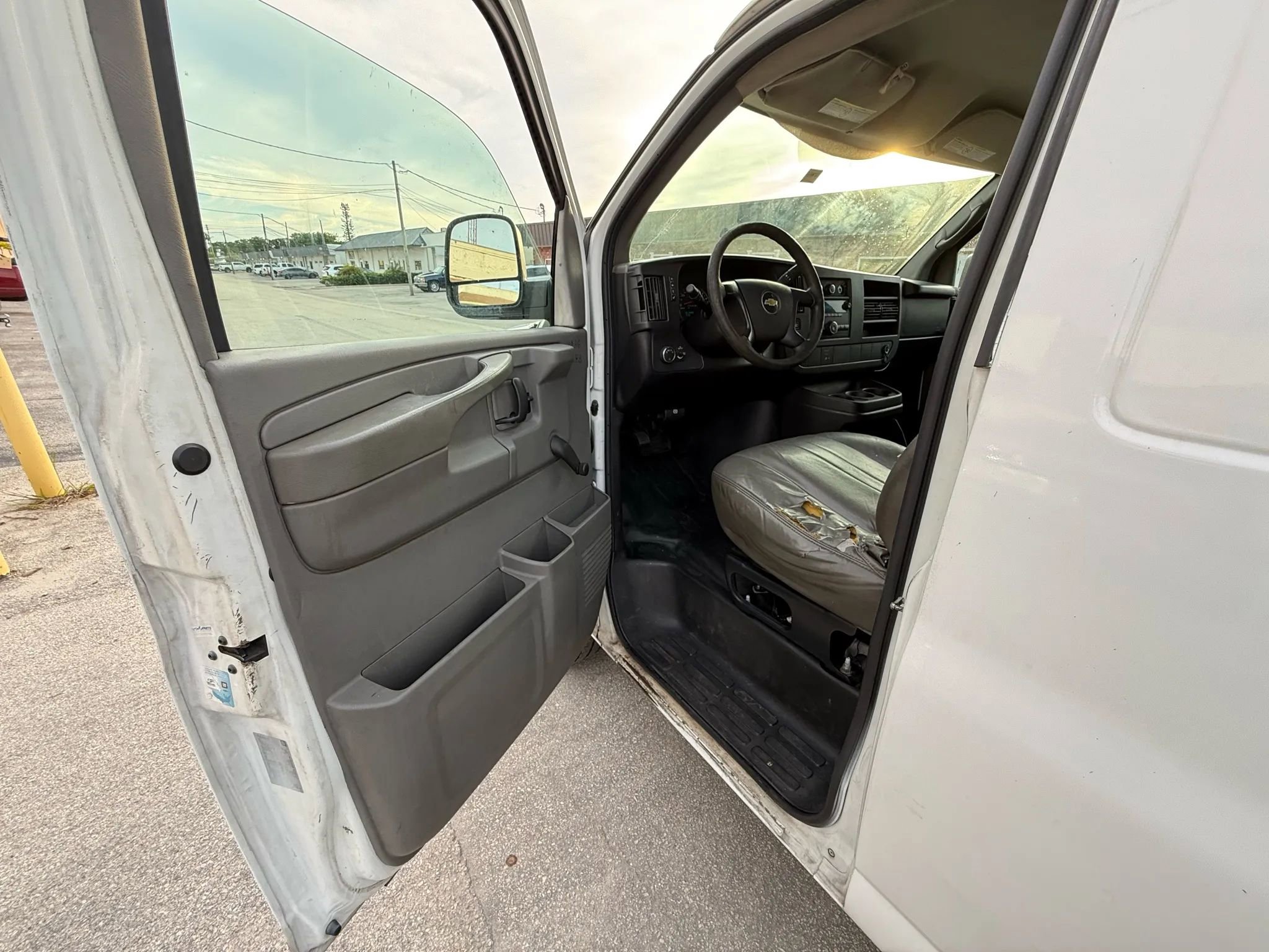 Used 2010 Chevrolet Express 2500 Extended image 15