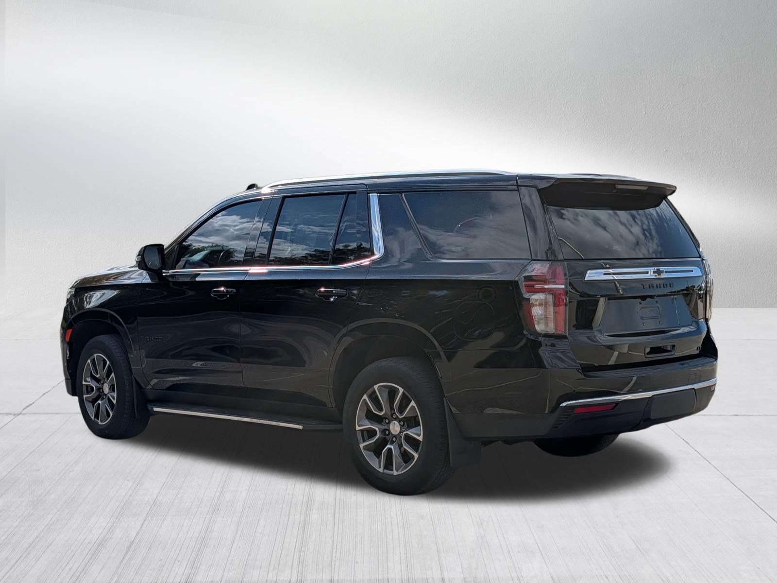 Used 2022 Chevrolet Tahoe LT w/ Luxury Package AWD/4WD image 5
